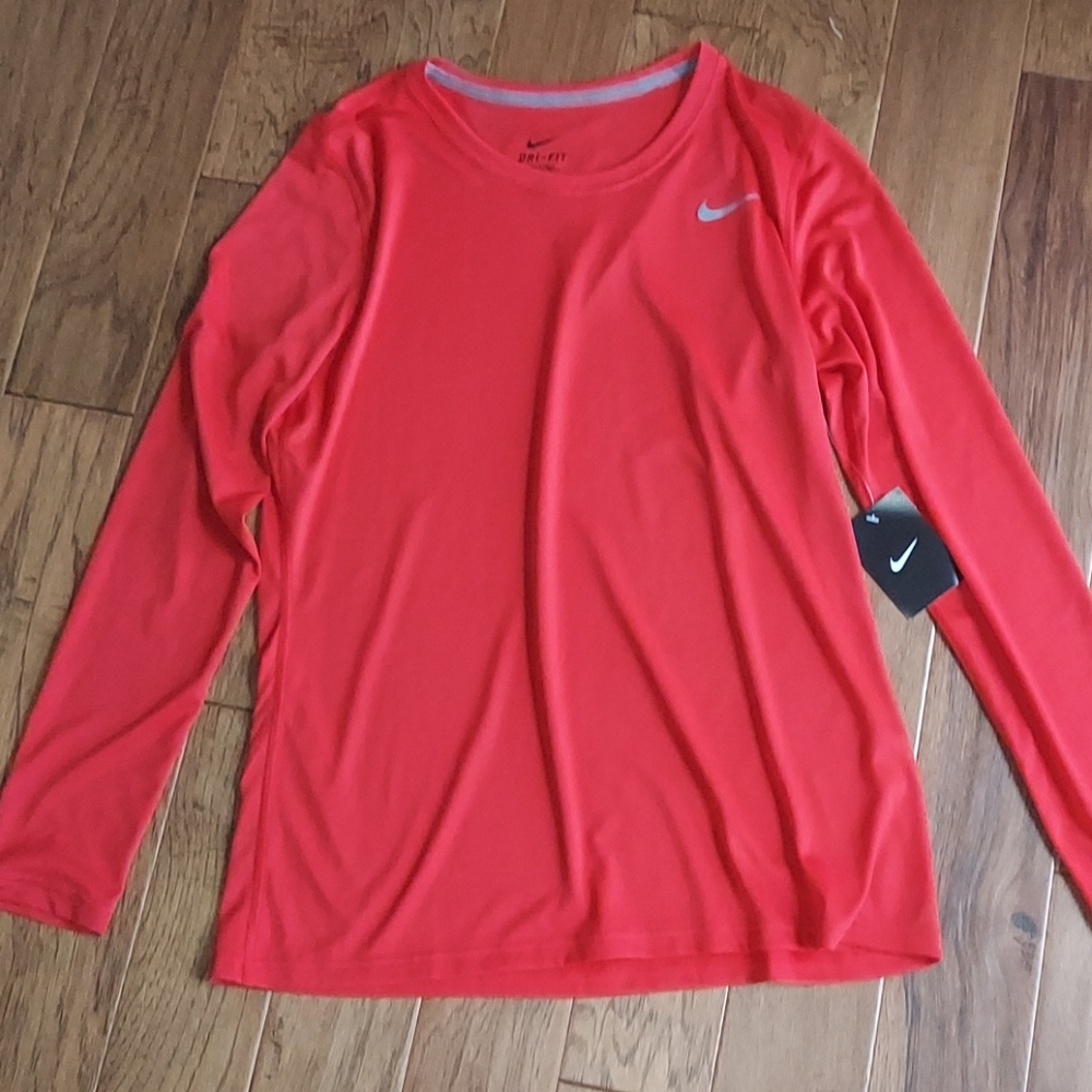Nike woman's dri-fit long sleeve shirt